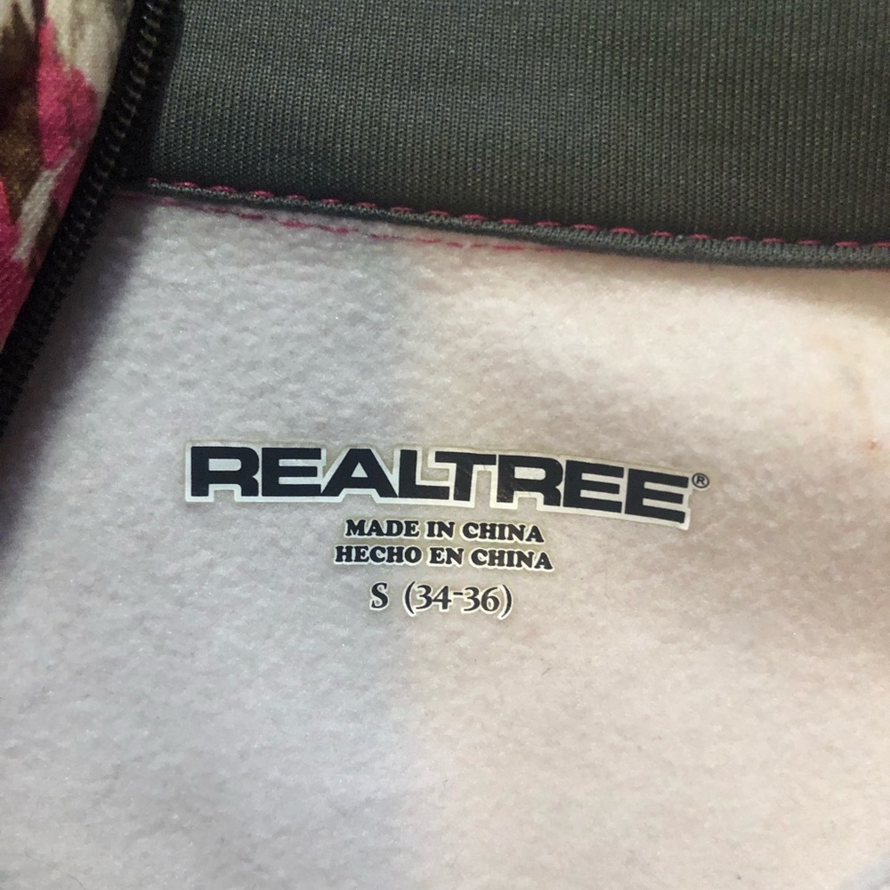 Pink Realtree pull over - Picture 2 of 7